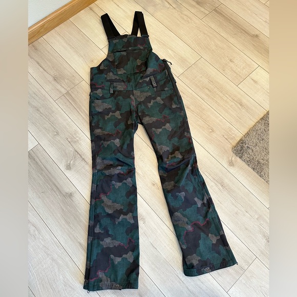 686 Denim - Camouflage Women's Overalls  686 WOMEN'S GOSSIP BIB SNOWBOARD PANTS S